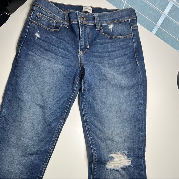 Sneak Peek jeans. Size 5 - Picture 3 of 6